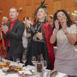 Foto: Peter Meuter / Solingen , Theater, Sitzung der KG Mukemau, 28.01.2018.
im Bild:
Stimmung im Saal, froehliche Menschen, verkleidete Menschen tanzende Menschen aus Solingen