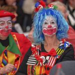 Foto: Peter Meuter / Solingen , Theater, Sitzung der KG Mukemau, 28.01.2018.
im Bild:
Stimmung im Saal, froehliche Menschen, verkleidete Menschen tanzende Menschen aus Solingen